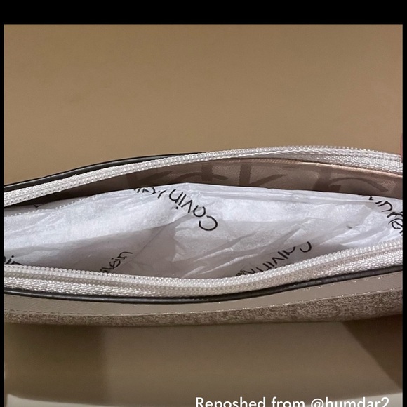 NWT Calvin Klein wristlet plus bag tag - Picture 7 of 9